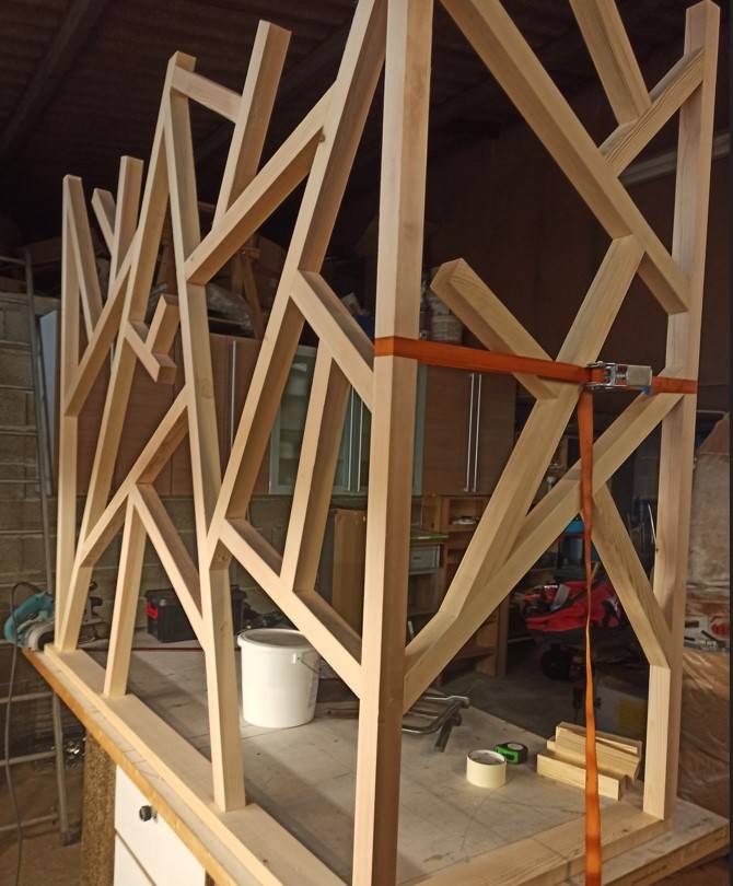 Le claustra en bois : une solution élégante pour structurer vos espaces