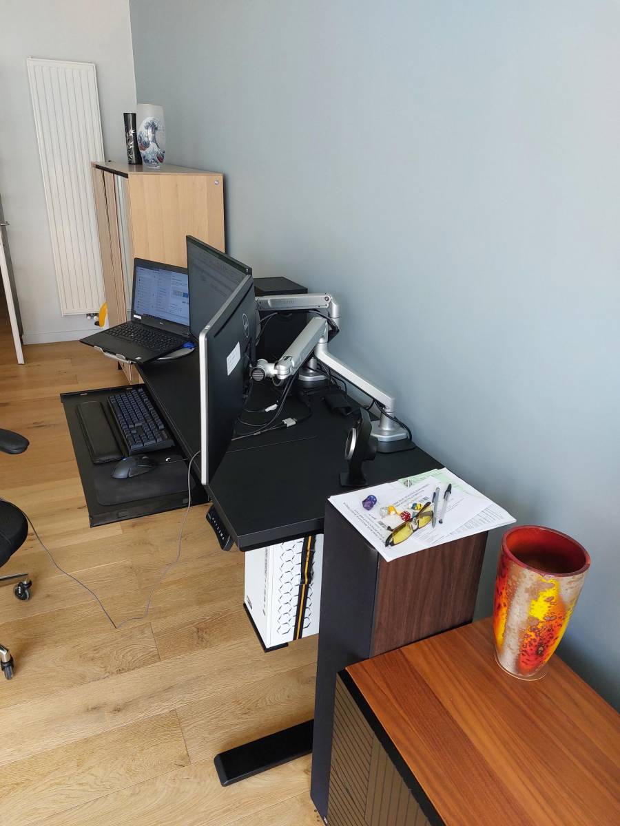 Fabrication d'un plan de travail sur mesure pour un bureau à Mérignac en Gironde