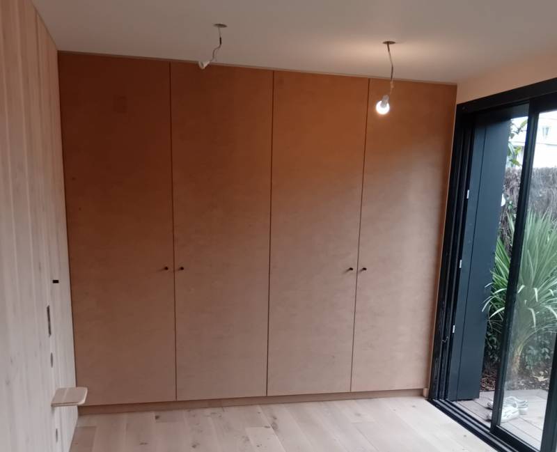 Conception, fabrication et pose d'un meuble de rangement, dressing sur mesure à Arcachon sur le bassin d'Arcachon